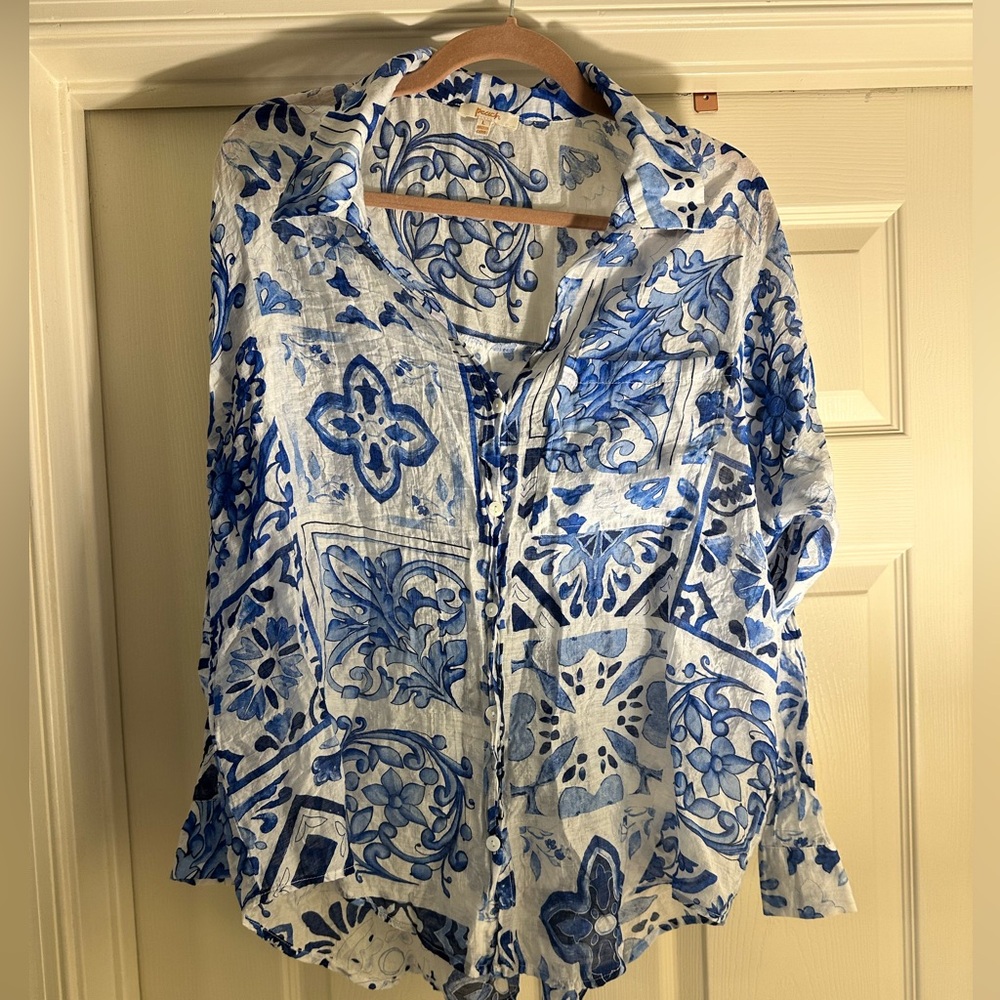 Blue and White Positano lightweight gauzy linen feel Button Down Size Large